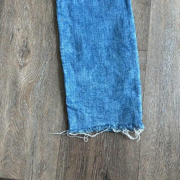 Kut from the Kloth Jeans. Women’s size 6. High Rise Reese Straight, Distressed. - Picture 8 of 8